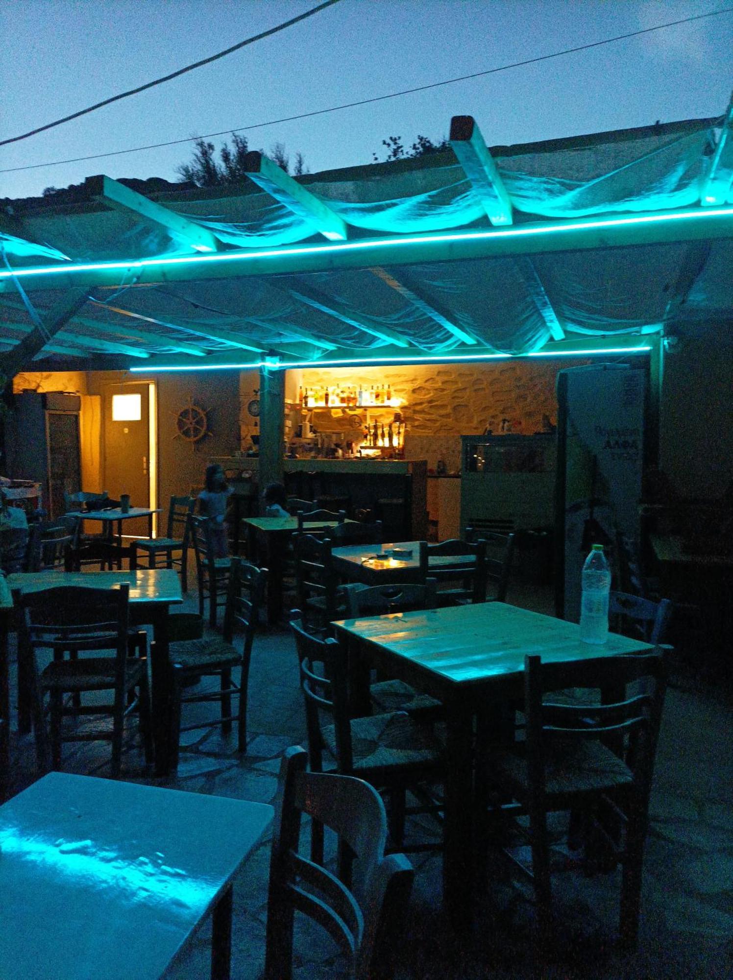 Aposperitis Rooms & Apartments Кіні Екстер'єр фото