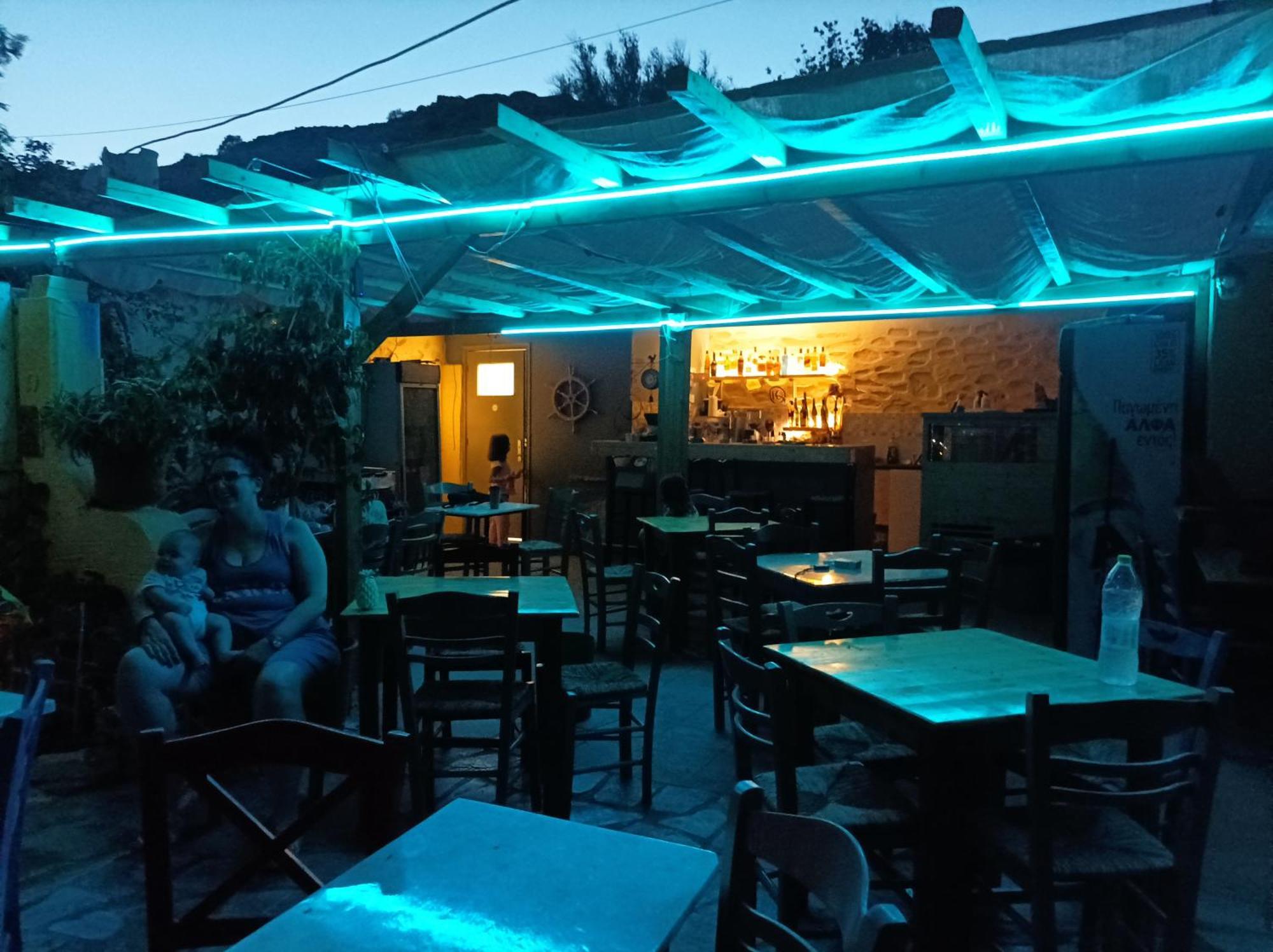 Aposperitis Rooms & Apartments Кіні Екстер'єр фото