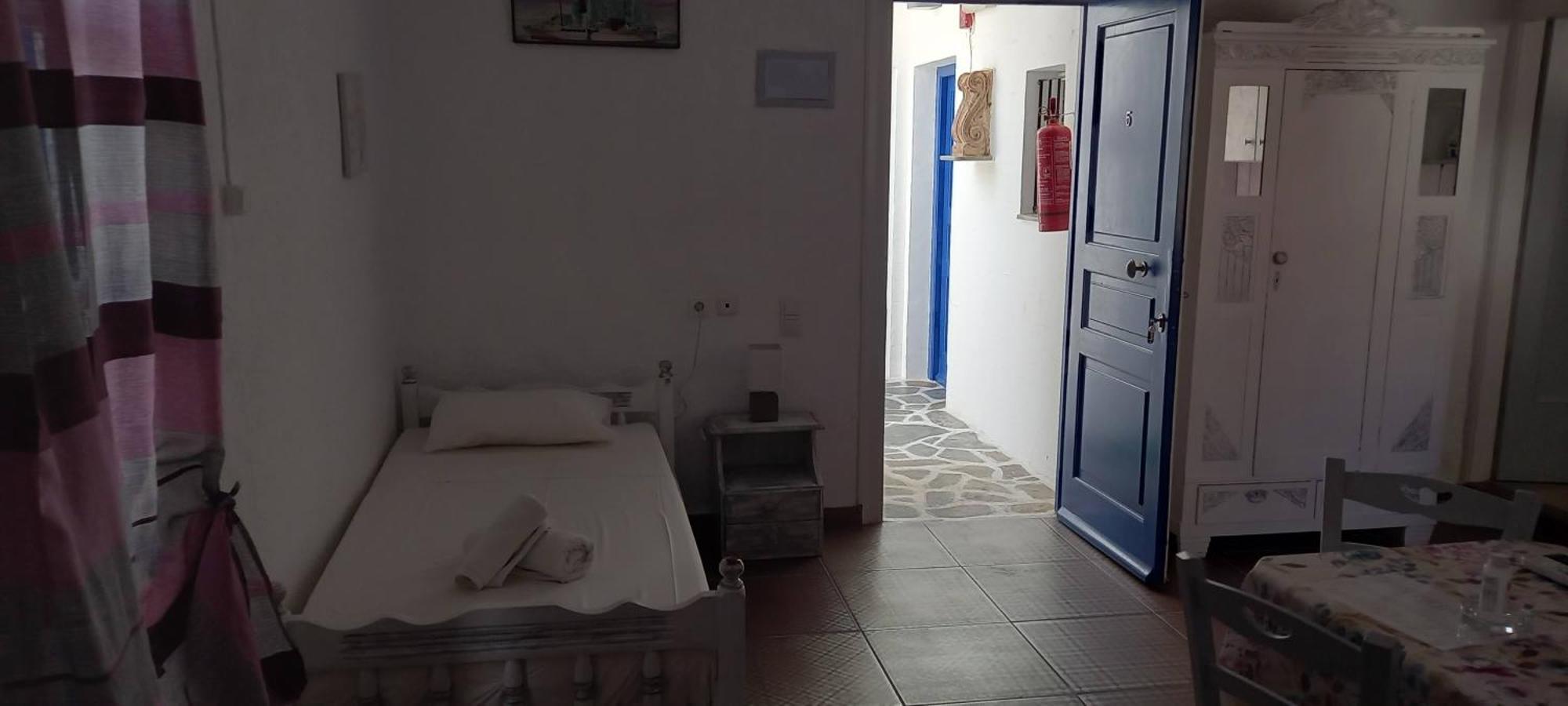 Aposperitis Rooms & Apartments Кіні Екстер'єр фото