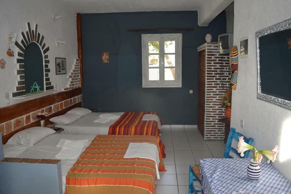 Aposperitis Rooms & Apartments Кіні Екстер'єр фото